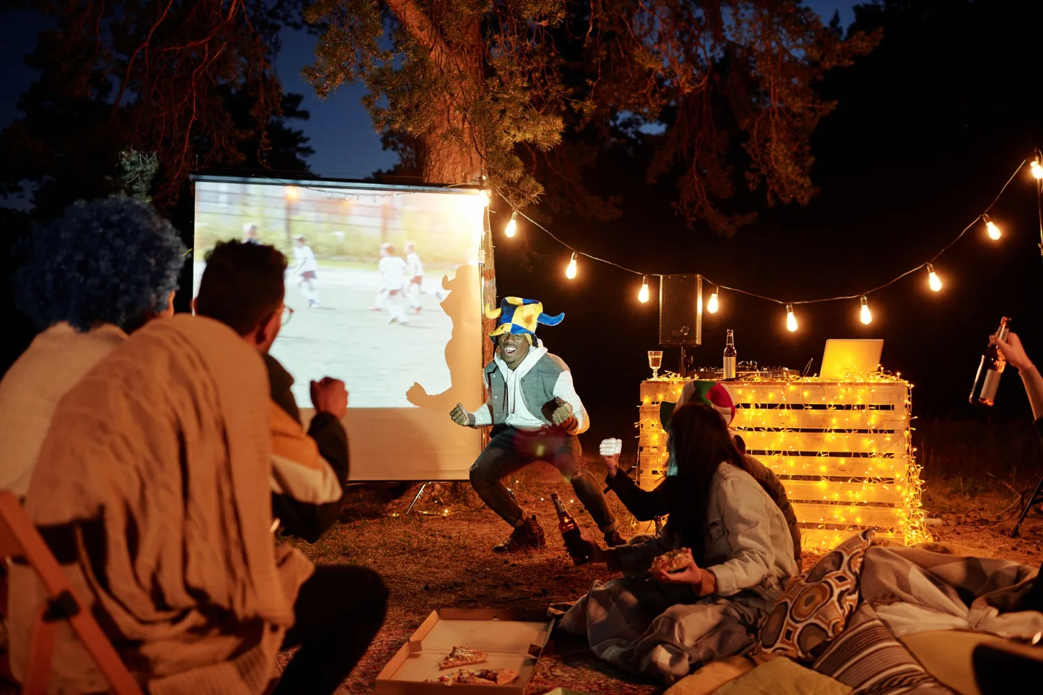 DIY Outdoor Movie Theater jpg